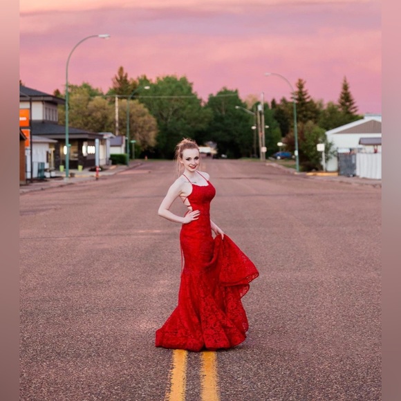 MEET YOUR POSHER, Keagan - Picture 4 of 5